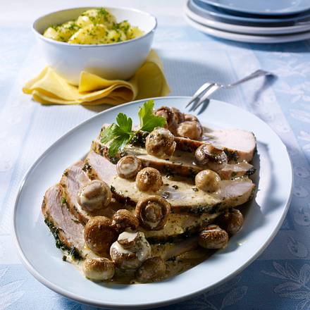 Kräuter-Putenbraten mit Rahmpilzen Rezept Kräuter-Putenbraten mit Rahmpilzen Rezept