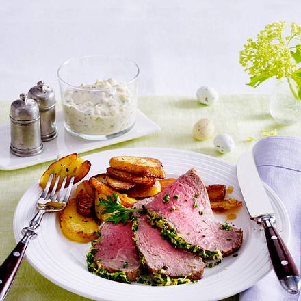 Kräuter-Roastbeef mit Remoulade und Röstkartoffeln Rezept Kräuter-Roastbeef mit Remoulade und Röstkartoffeln Rezept