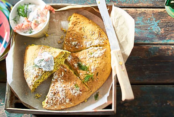 Kräuter-Zucchini-Scone mit Garnelen-Tsatsiki Rezept Kräuter-Zucchini-Scone mit Garnelen-Tsatsiki Rezept