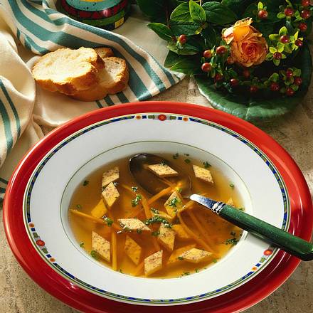 Kräuterbrühe mit Eierstich Rezept Kräuterbrühe mit Eierstich Rezept