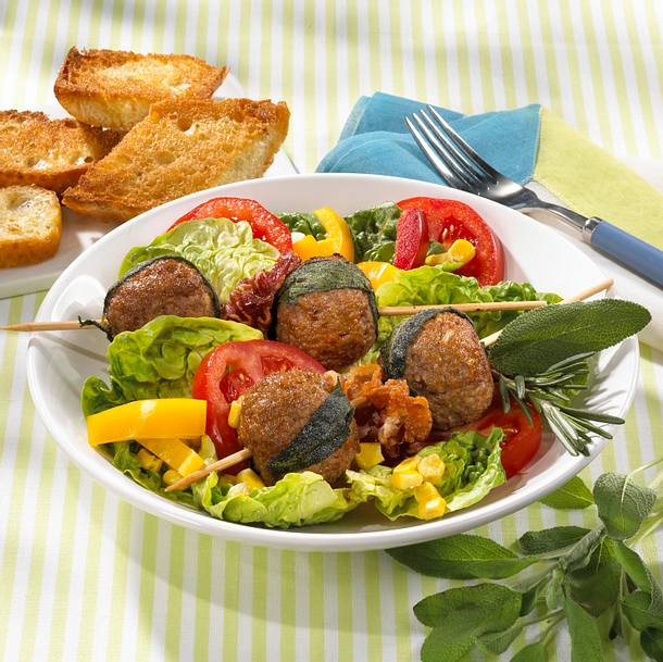 Kräuterhackbällchen mit Bauernsalat Rezept