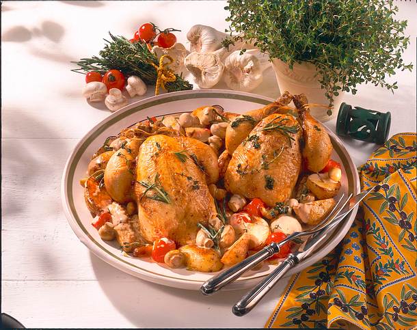 Kräuterhähnchen mit Champignon-Rahm-Kartoffeln Rezept Kräuterhähnchen mit Champignon-Rahm-Kartoffeln Rezept