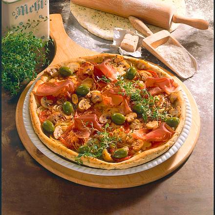 Kräuterpizza mit Parmaschinken Rezept Kräuterpizza mit Parmaschinken Rezept