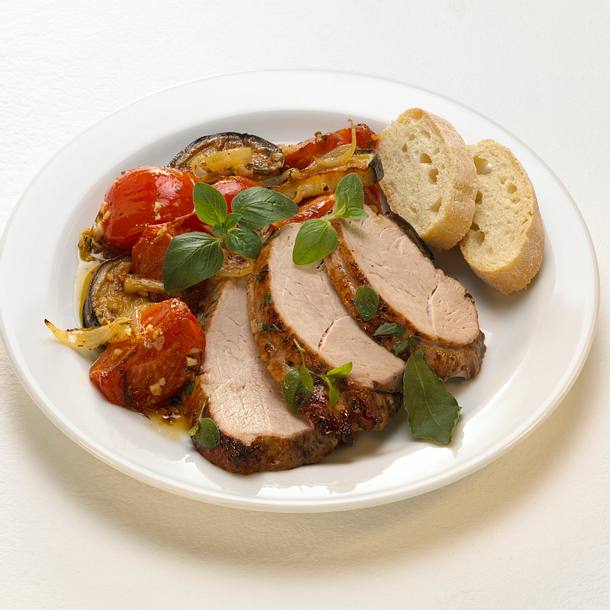 Kräuterschweinebraten mit Tomaten-Auberginengemüse Rezept
