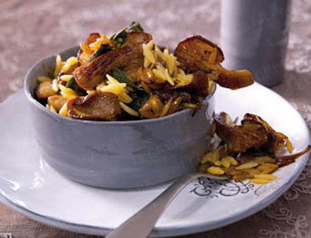 Kräuterseitlinge und Mininudeln in Weißwein Rezept Kräuterseitlinge und Mininudeln in Weißwein Rezept