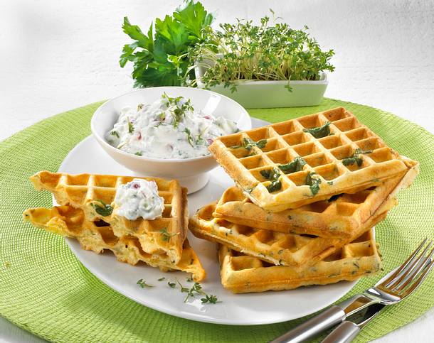 Kräuterwaffeln mit Quark Rezept Kräuterwaffeln mit Quark Rezept