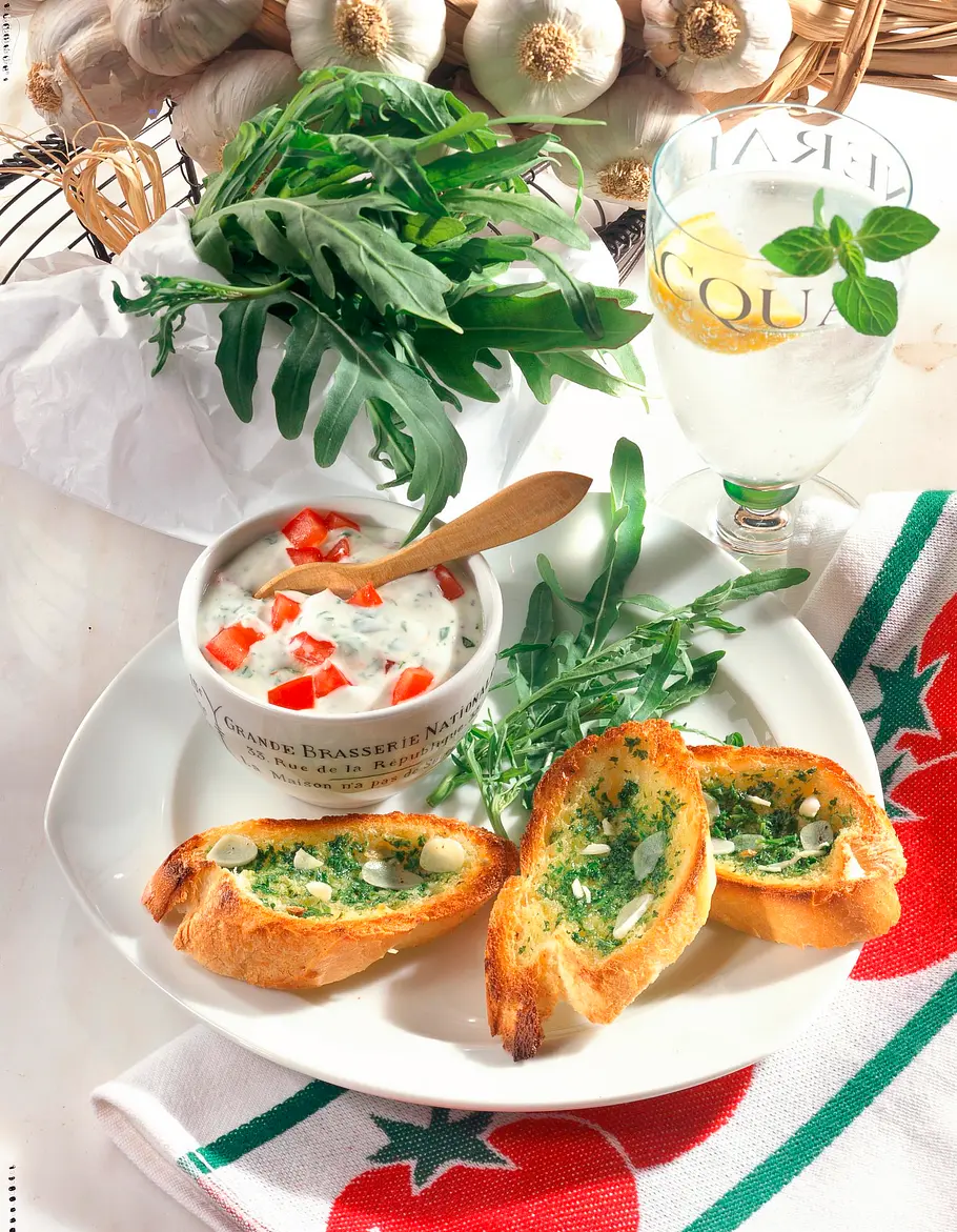 Kräuter-Baguette mit Sour Creme Rezept Kräuter-Baguette mit Sour Creme Rezept