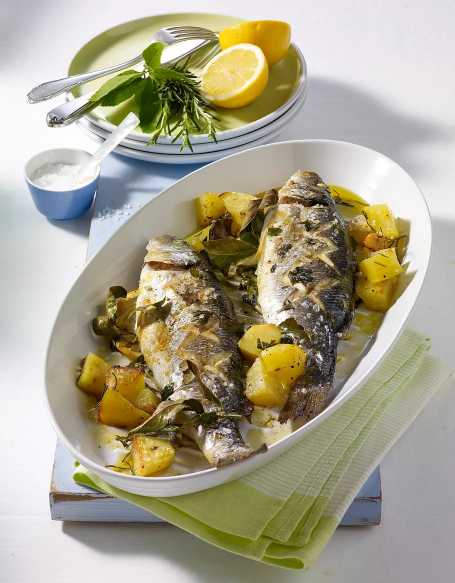 Kräuter-Fisch auf Kartoffeln aus dem Ofen Rezept
