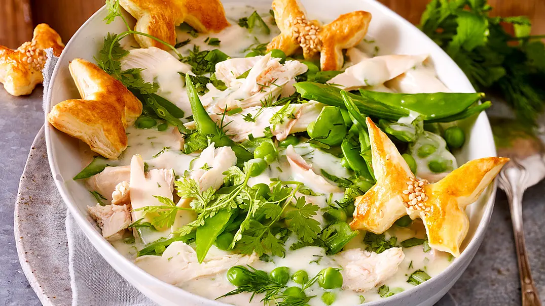 Kräuter-Hühnerfrikassee für zwei Rezept - Foto: LECKER @ Bauer Media Group Kräuter-Hühnerfrikassee für zwei Rezept - Foto: LECKER @ Bauer Media Group