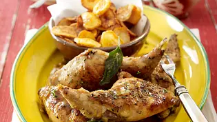 Kräuter Kaninchen mit Kartoffelchips Rezept - Foto: LECKER @ Bauer Media Group