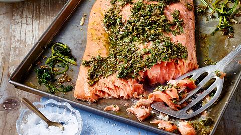 Kräuter-Lachs aus dem Ofen Rezept - Foto: House of Food / Bauer Food Experts KG