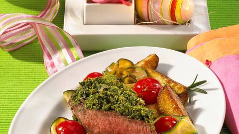 Kräuter-Lammlachse mit karamellisiertem Gemüse Rezept - Foto: Maass