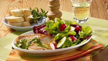 Kräuter-Minutensteaks mit Salat Rezept - Foto: House of Food / Bauer Food Experts KG