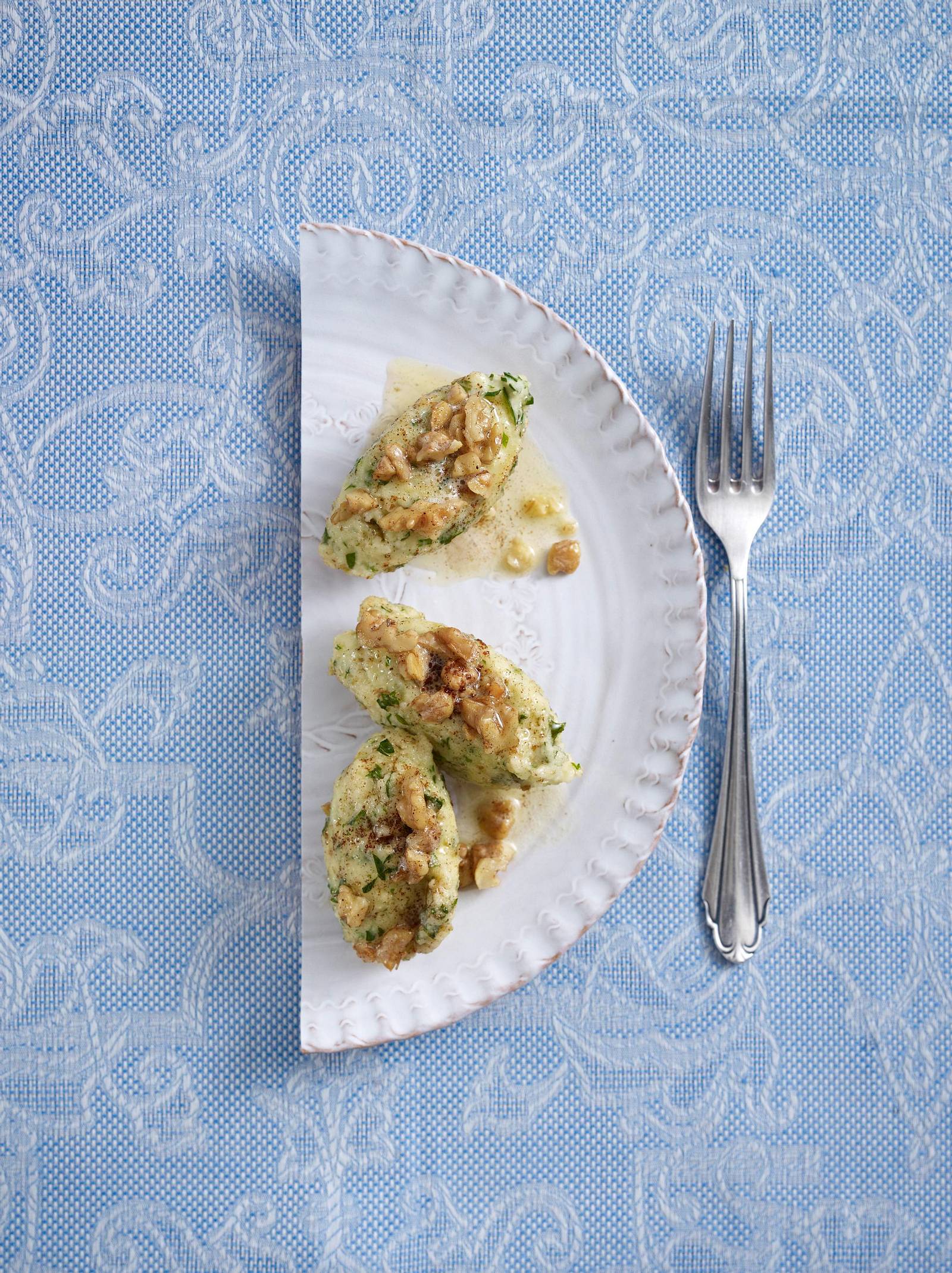 Kräuter-Nocken mit Walnussbutter Rezept | LECKER Kräuter-Nocken mit Walnussbutter Rezept | LECKER