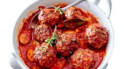 Kräuter-Polpette in Tomatensugo Rezept - Foto: LECKER @ Bauer Media Group