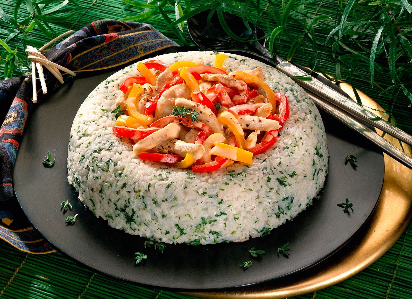 Kräuter-Reisring mit Hähnchengeschnetzeltem Rezept | LECKER Kräuter-Reisring mit Hähnchengeschnetzeltem Rezept | LECKER