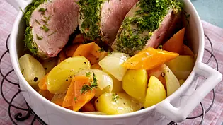 Kräuter-Schweinefilet aus dem Ofen Rezept - Foto: LECKER @ Bauer Media Group Kräuter-Schweinefilet aus dem Ofen Rezept - Foto: LECKER @ Bauer Media Group