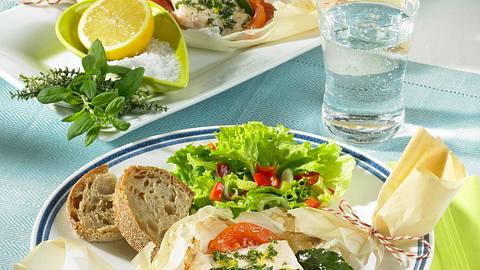 Kräuter-Zitronen-Fisch in Pergament Rezept - Foto: House of Food / Bauer Food Experts KG