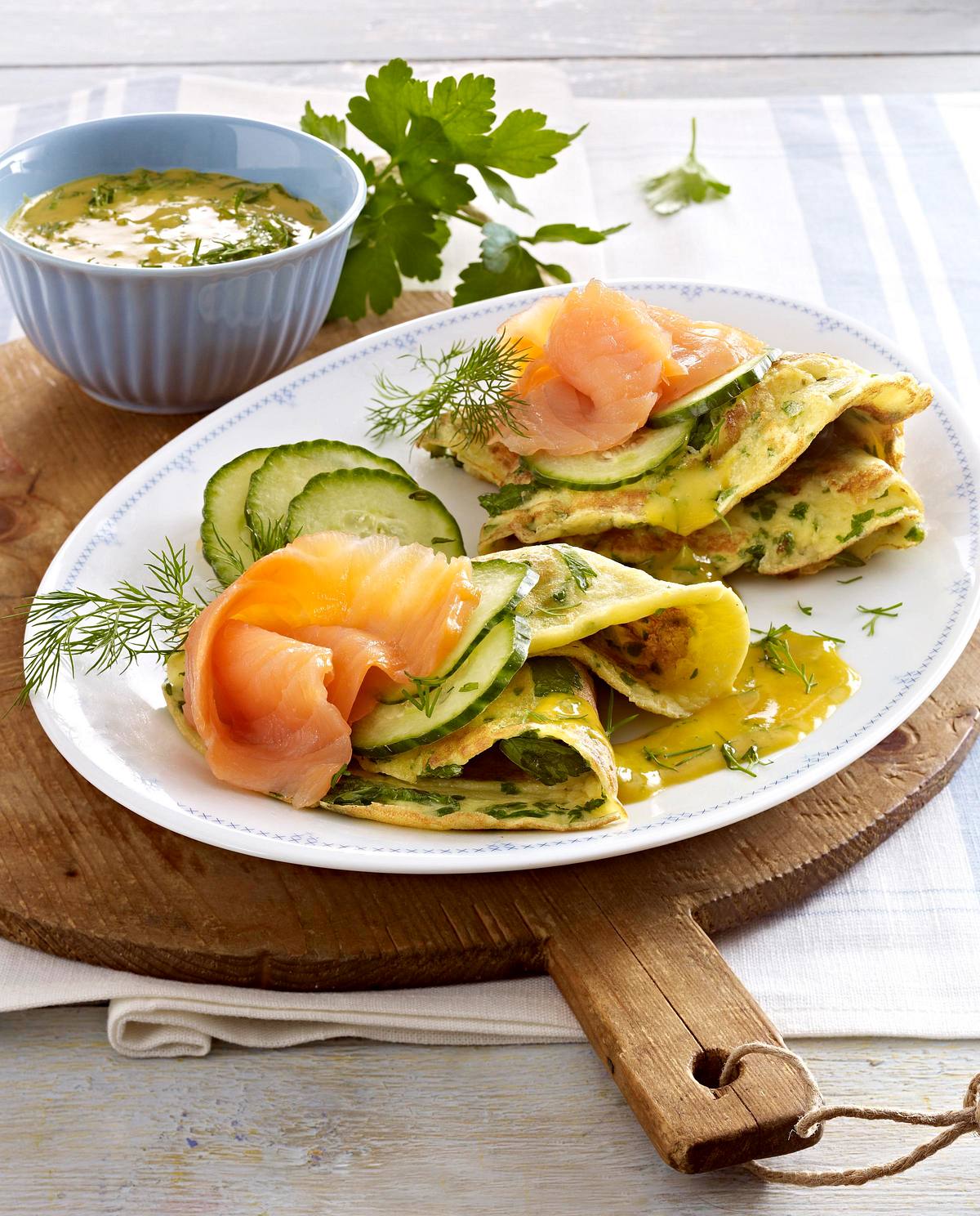 Kräutercrêpes mit Lachs und Honigsoße Rezept