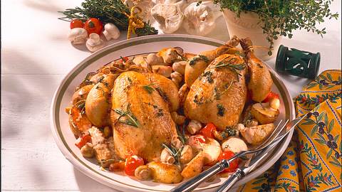 Kräuterhähnchen mit Champignon-Rahm-Kartoffeln Rezept - Foto: Maass