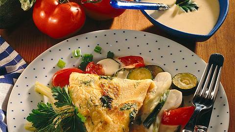 Kräuterpfannkuchen und buntes Gemüse Rezept - Foto: Horn