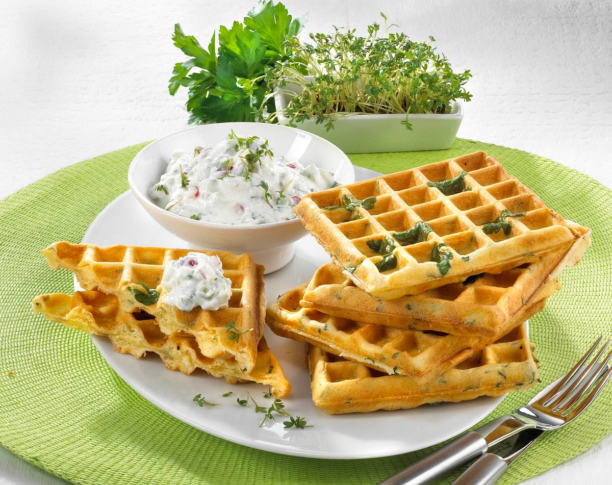 Kräuterwaffeln mit Quark Rezept