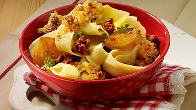 Krautfleckerl (Scharfe Krautnudeln mit Hack) Rezept - Foto: LECKER @ Bauer Media Group