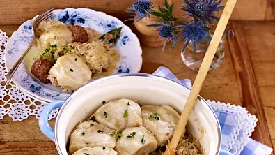 Krautknödel Rezept - Foto: LECKER @ Bauer Media Group