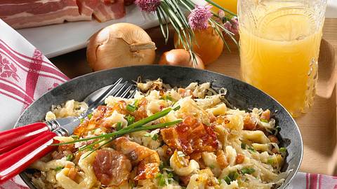 Krautspatzen mit knusprigem Speck Rezept - Foto: House of Food / Bauer Food Experts KG