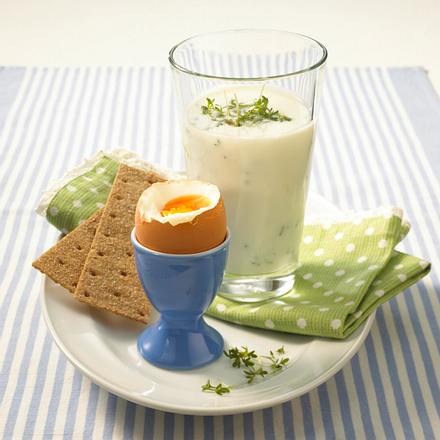 Kresse-Buttermilchdrink zu wachsweichem Ei Rezept Kresse-Buttermilchdrink zu wachsweichem Ei Rezept
