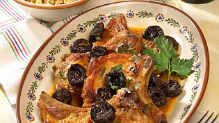 Kroatische Schweinekoteletts und geriebener Teig Rezept - Foto: LECKER @ Bauer Media Group Kroatische Schweinekoteletts und geriebener Teig Rezept - Foto: LECKER @ Bauer Media Group