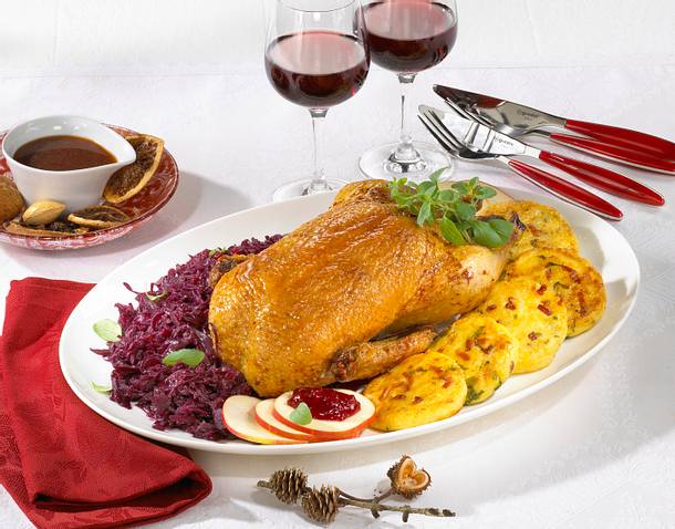 Krosse Ente auf Gewürzrotkohl Rezept Krosse Ente auf Gewürzrotkohl Rezept