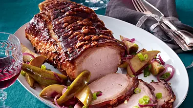 Krosse Schweinelende mit Honig-Birnen Rezept - Foto: LECKER @ Bauer Media Group