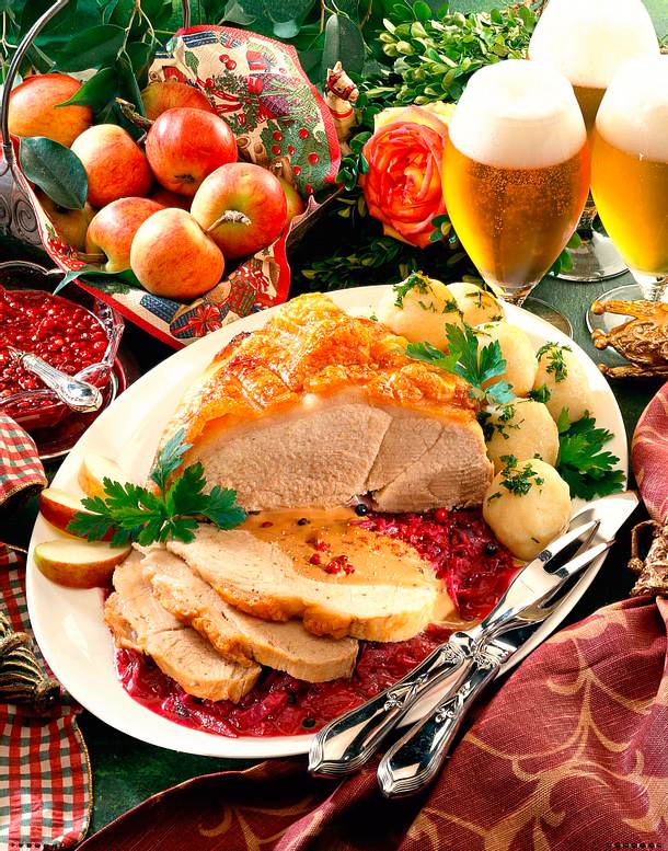 Krustenbraten, Knödel und Kohl Rezept Krustenbraten, Knödel und Kohl Rezept