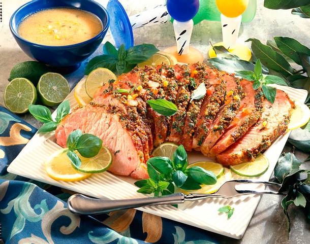 Krustenbraten mit Gemüse-Kartoffel-Vinaigrette Rezept Krustenbraten mit Gemüse-Kartoffel-Vinaigrette Rezept