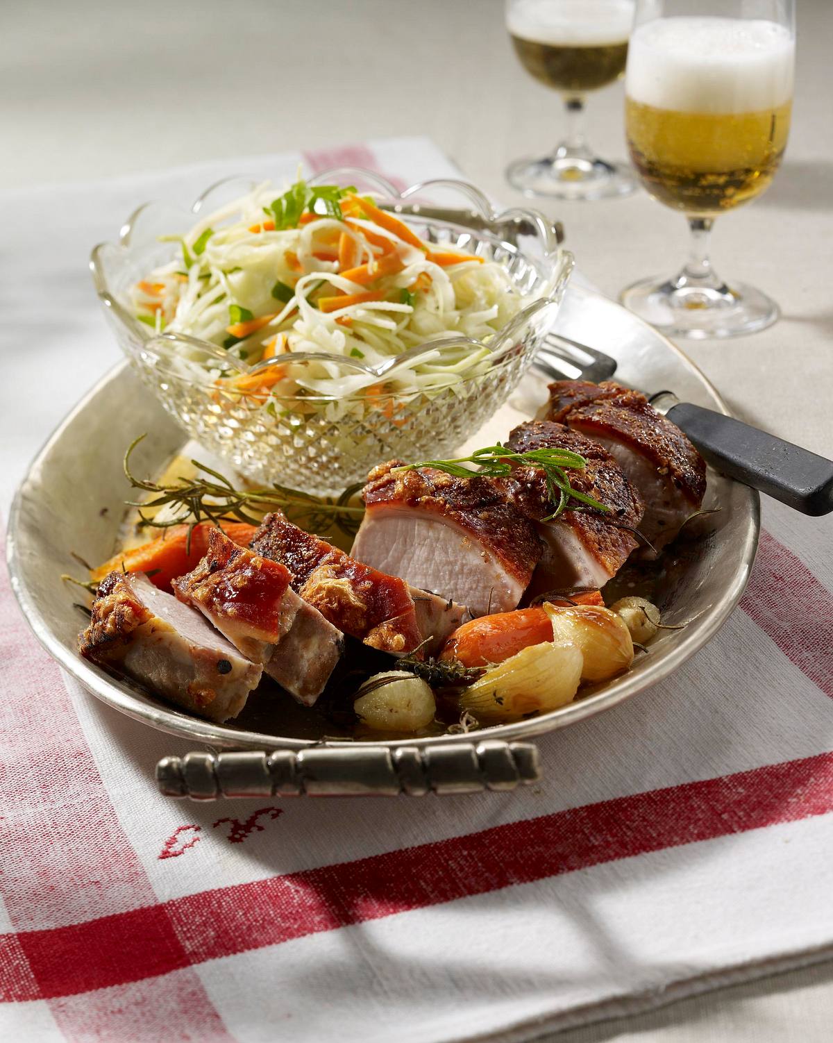 Krustenbraten mit Krautsalat Rezept