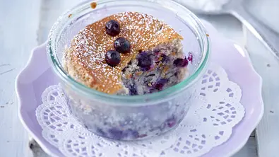 Kuchen im Glas zum Verschenken: mit Äpfeln und Rosinen Rezept - Foto: LECKER @ Bauer Media Group
