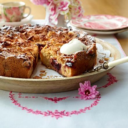 Kuchen im Springblech mit Äpfeln und Pflaumen Rezept