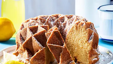 Kuchen mit Likör: Limoncello-Gugelhupf - Foto: LECKER @ Bauer Media Group