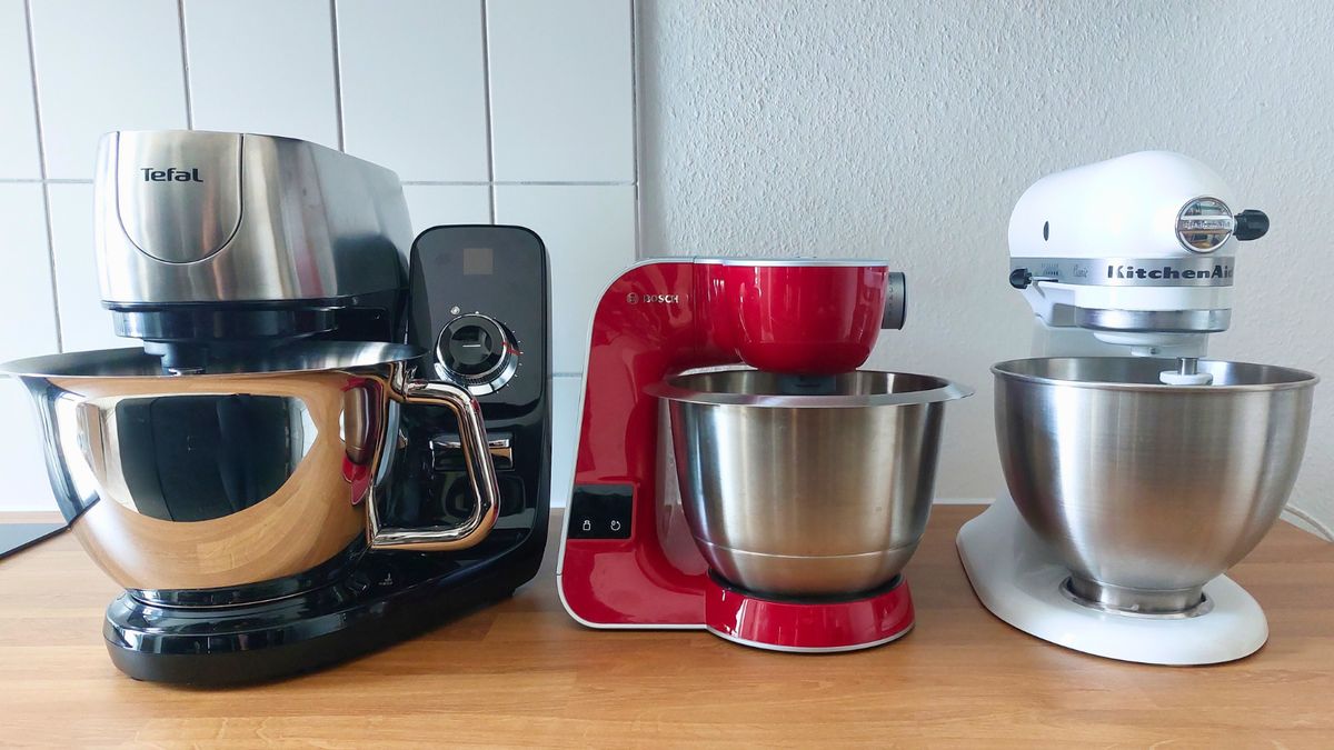 Drei Küchenmaschinen nebeneinander