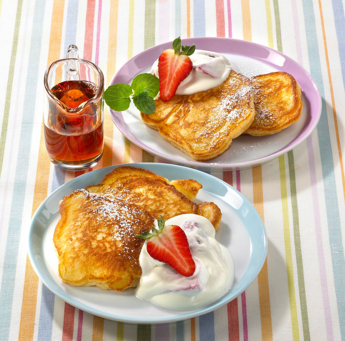 Küchlein mit Erdbeeren und Schmand Rezept