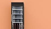 Kühlschrank mit Glastür - Foto: iStock / AlexLMX