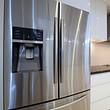 Kühlschrank mit Wasserspender - Foto: iStock / zstockphotos