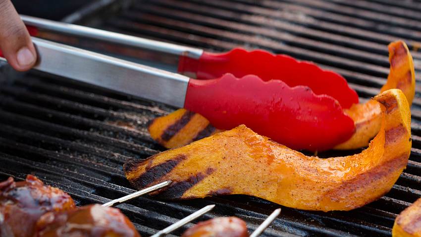 Kürbis vom Grill? Nichts einfacher als das! - Foto: cookedphoto / iStock