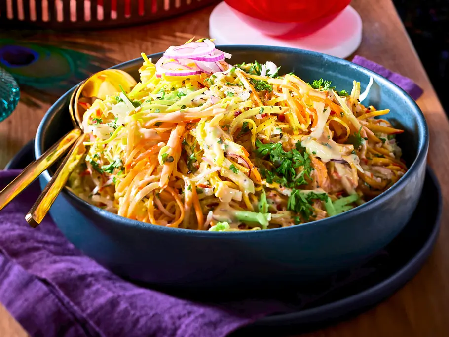 Kürbis-Eisberg-Slaw mit Parmesancreme Rezept Kürbis-Eisberg-Slaw mit Parmesancreme Rezept