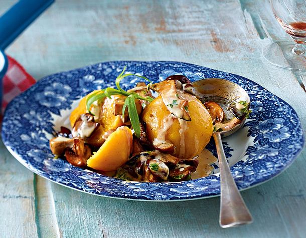 Kürbis-Kartoffel-Knödel mit Pilzragout Rezept Kürbis-Kartoffel-Knödel mit Pilzragout Rezept