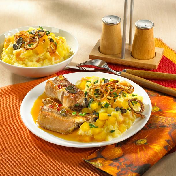 Kürbis-Kartoffelpüree mit Rippchen Rezept Kürbis-Kartoffelpüree mit Rippchen Rezept