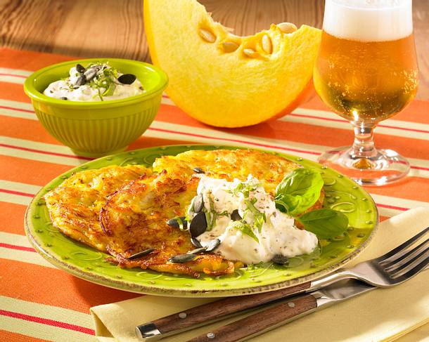 Kürbis-Kartoffelpuffer mit Dip Rezept Kürbis-Kartoffelpuffer mit Dip Rezept