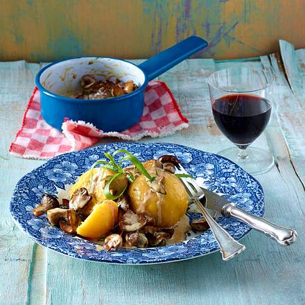 Kürbis-Knödel mit Pilzragout Rezept Kürbis-Knödel mit Pilzragout Rezept