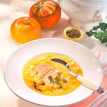 Kürbis-Kraut-Suppe mit Hähnchenfilet Rezept Kürbis-Kraut-Suppe mit Hähnchenfilet Rezept